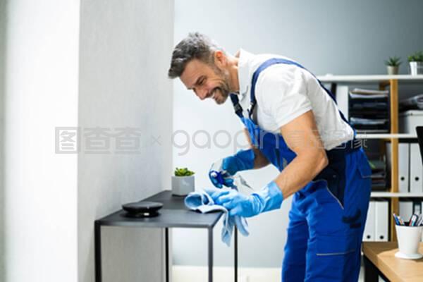 專業的清潔工辦公室清潔服務。